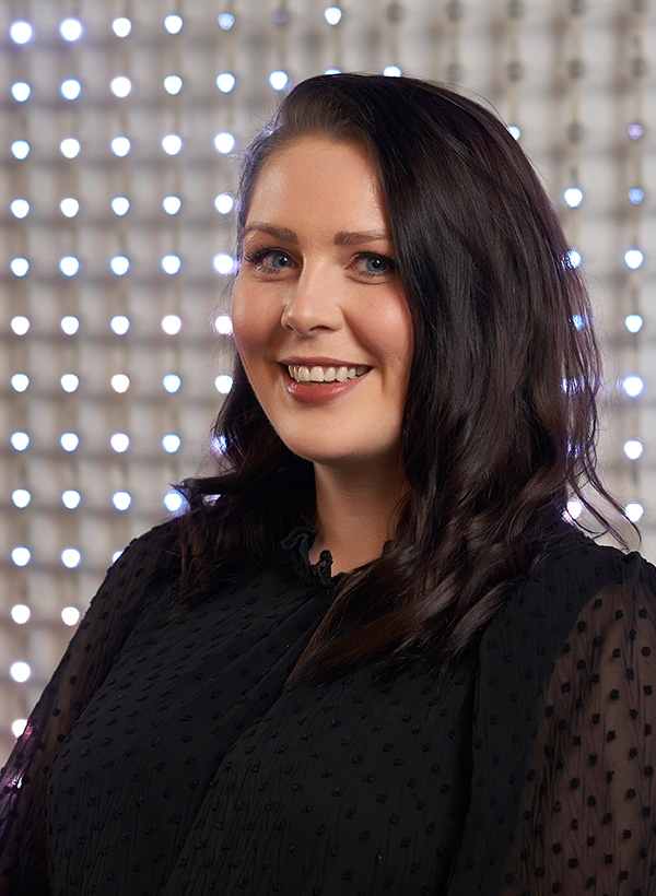 Cara Stewart Headshot