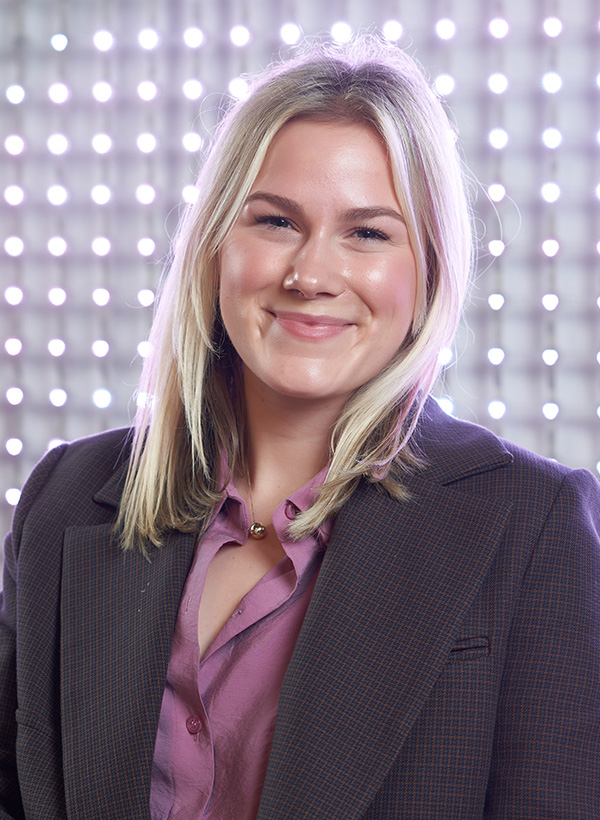 Lydia Folds Headshot